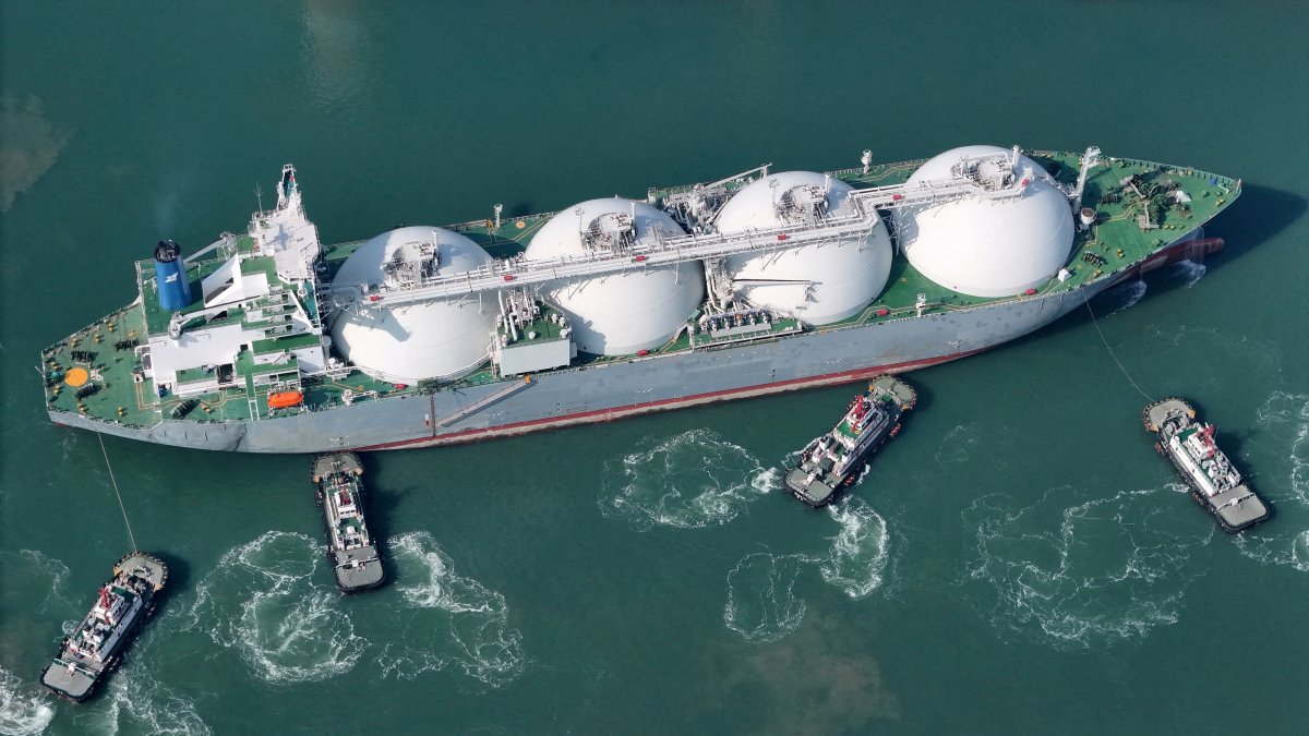 A drone view shows tugboats assisting a liquified natural gas (LNG) tanker to dock at a port in Yantai, Shandong province, China, Feb. 14, 2025. (Reuters Photo)