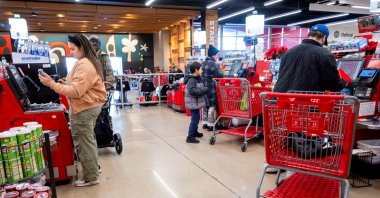 Customers go through the self-checkout line at a store in Chicago, Illinois, U.S. Nov. 26, 2024. (Reuters Photo)