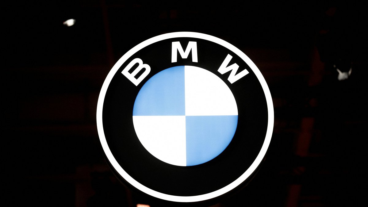 A BMW logo is seen on media day at the 2024 Paris Auto Show in Paris, France, Oct. 14, 2024. (Reuters Photo)