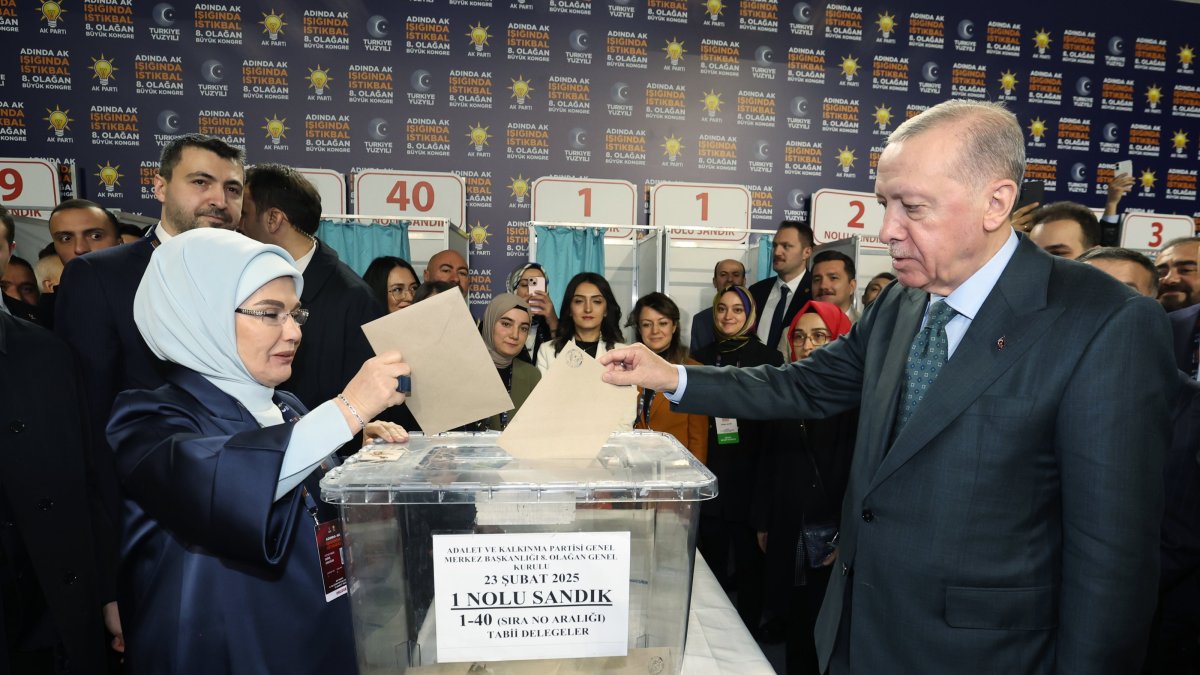 President Recep Tayyip Erdoğan and first lady Emine Erdoğan cast their votes at the Justice and Development Party (AK Party) congress in the capital Ankara, Türkiye, Feb. 23, 2025. (AA Photo)