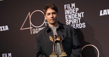 U.S. filmmaker Sean Baker holds the awards for Best Director and Best Feature for &quot;Anora&quot; during the 40th Film Independent Spirit Awards, Santa Monica, California, U.S., Feb. 22, 2025. (AFP Photo)