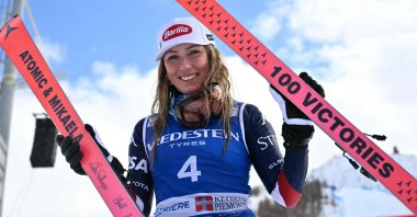 U.S.&#039; Mikaela Shiffrin poses with skis marking her &quot;100 Victories&quot; after winning the Women&#039;s Slalom event at the FIS Alpine Skiing World Cup in Sestriere, Italy, Feb. 23, 2025. (AFP Photo)