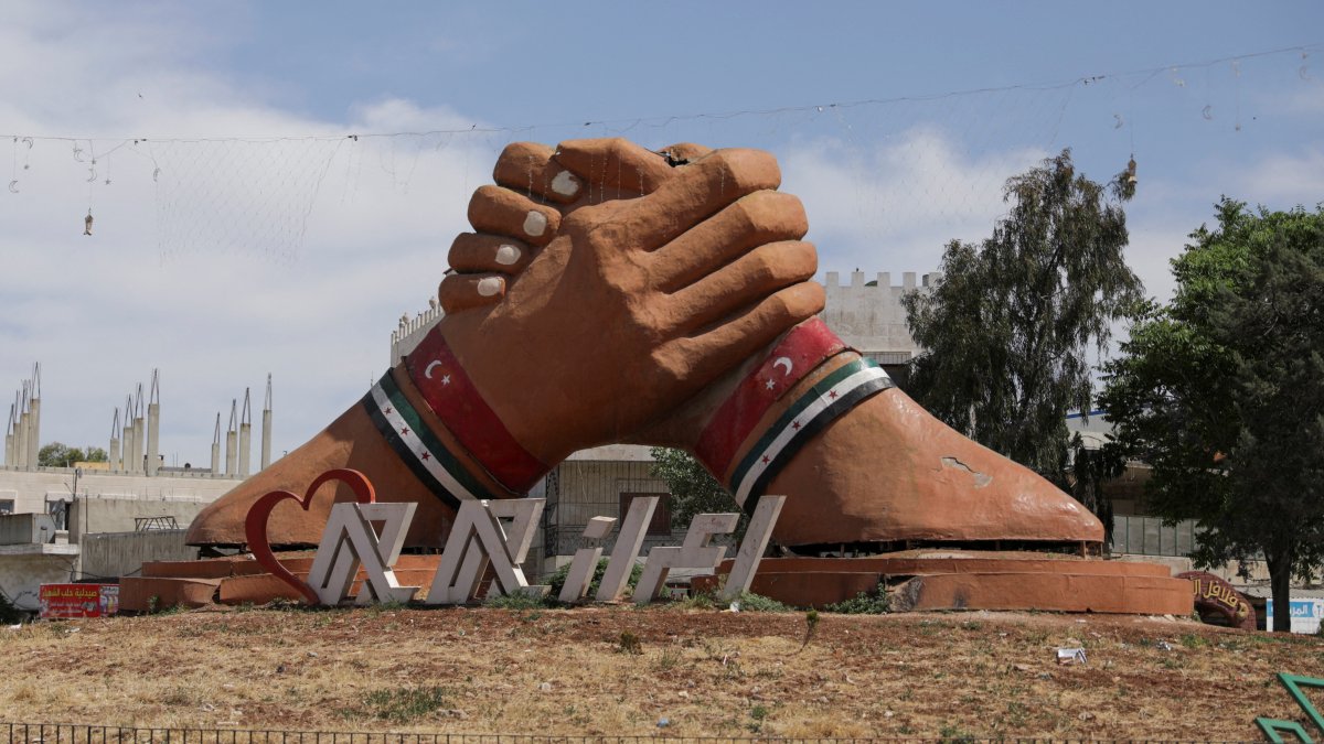 A roundabout with a sculpture featuring the Turkish flag and the then-Syrian opposition flag, Azaz, Syria, May 15, 2023. (Reuters Photo)