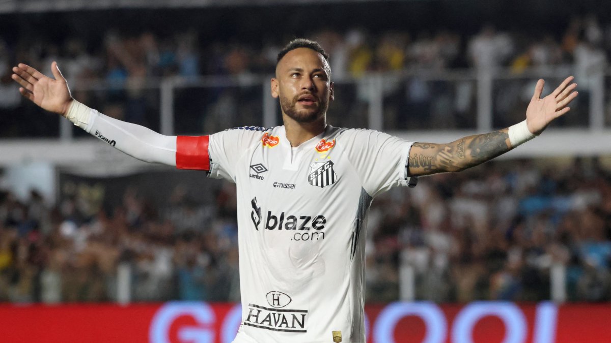 Santos's Neymar celebrates scoring their first goal during a Paulista Championship match against Agua Santa at the Estadio Urbano Caldeira, Santos, Brazil, Feb. 16, 2025. (Reuters Photo)
