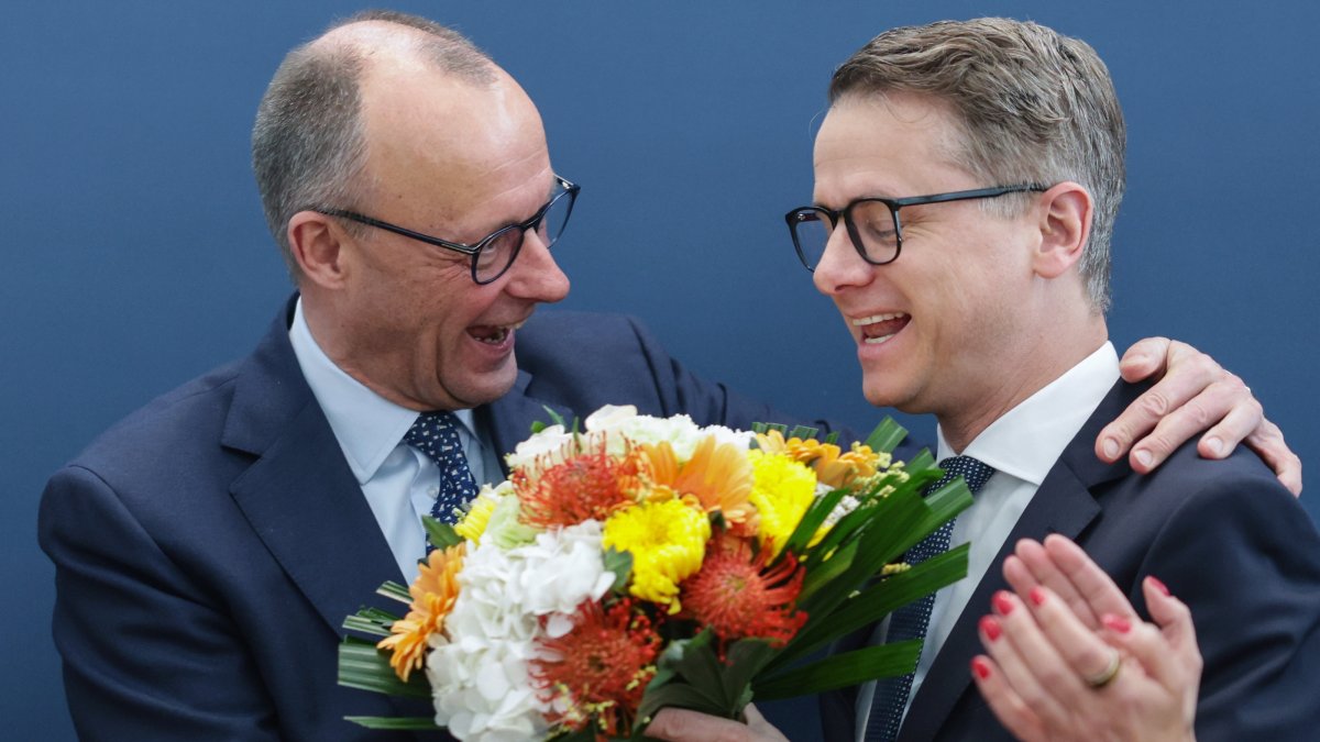 Chairperson of Germany&#039;s Christian Democratic Union (CDU) Friedrich Merz (L) and Secretary General of the CDU Carsten Linnemann (R) hold flowers before a party leadership meeting of the CDU at the party&#039;s headquarters, Berlin, Germany, Feb. 24, 2025. (EPA Photo)