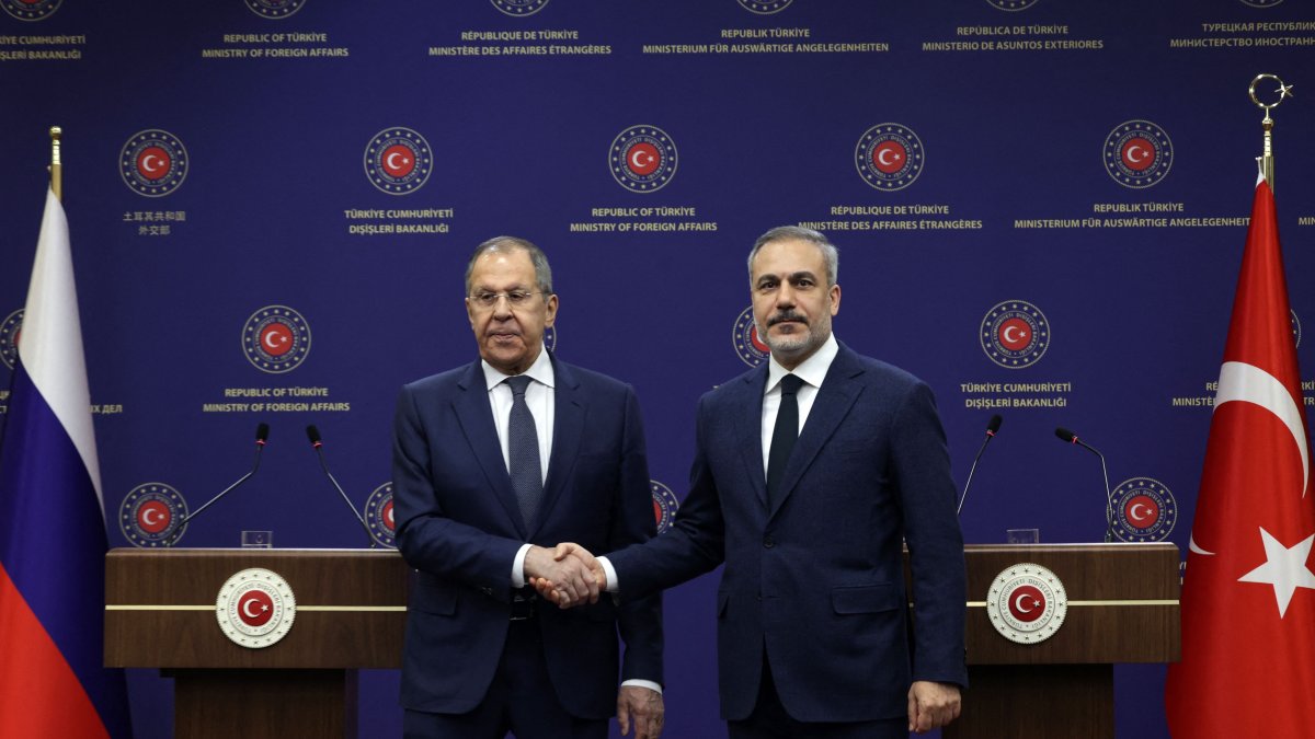 Foreign Minister Hakan Fidan (R) shakes hands with his Russian counterpart Sergei Lavrov after a joint press conference in the capital, Ankara, Türkiye, Feb. 24, 2025. (AFP Photo)