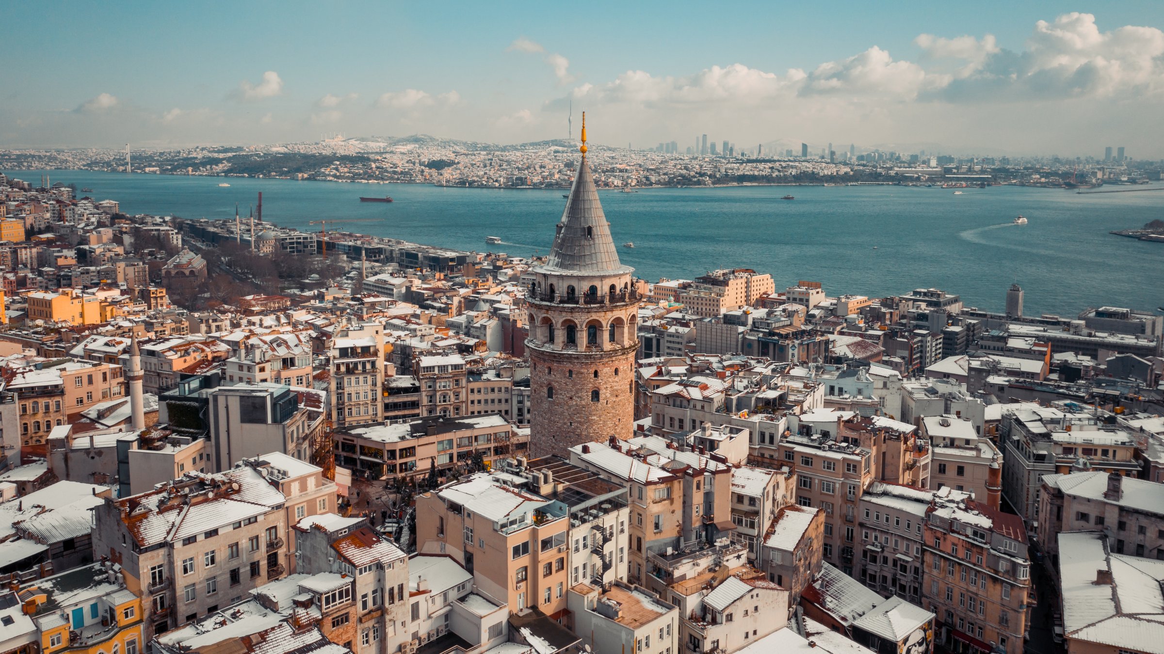 In the heart of Istanbul’s bustling Istiklal Avenue, the Meşher Gallery is currently hosting a remarkable exhibition titled “The Story Unfolds in Istanbul.” (Shutterstock Photo)