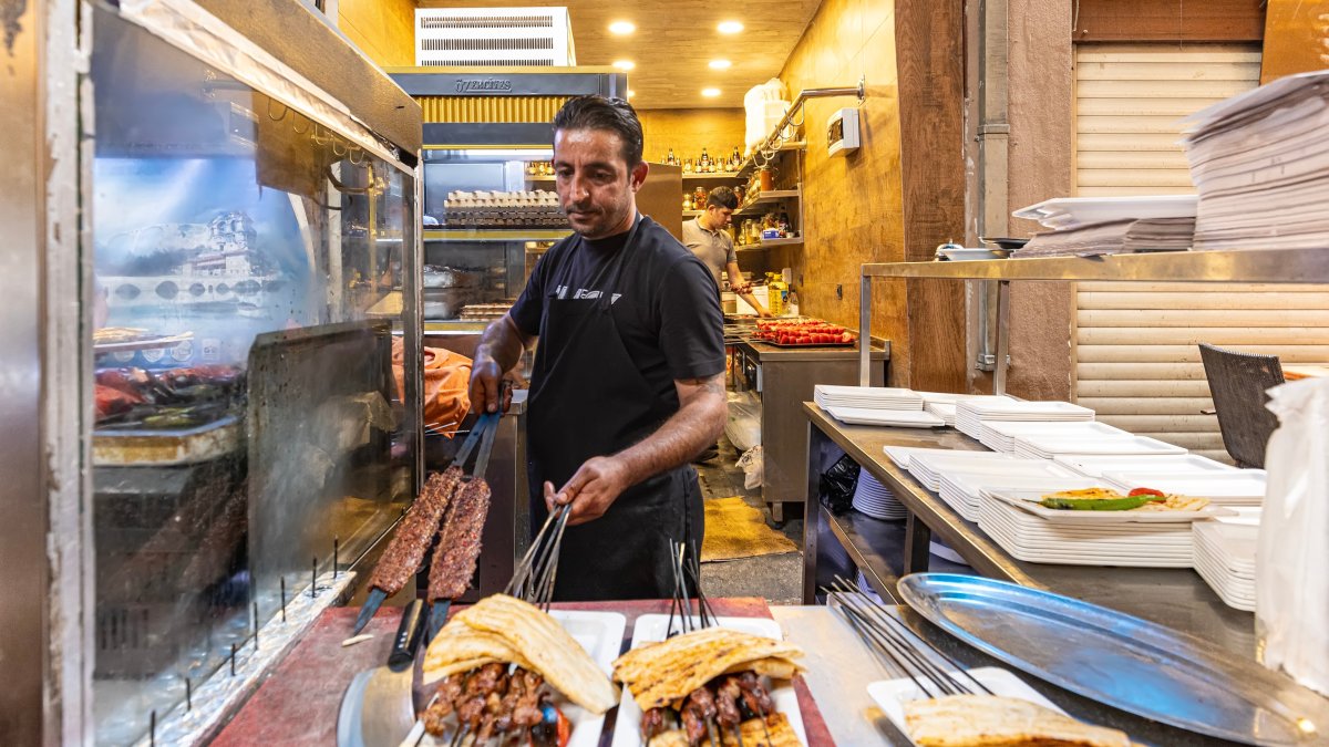 A man prepares kebab in Büyüksaat, located in Adana Kazancılar Bazaar, Adana, Türkiye, April 19, 2024. (Shutterstock Photo) 