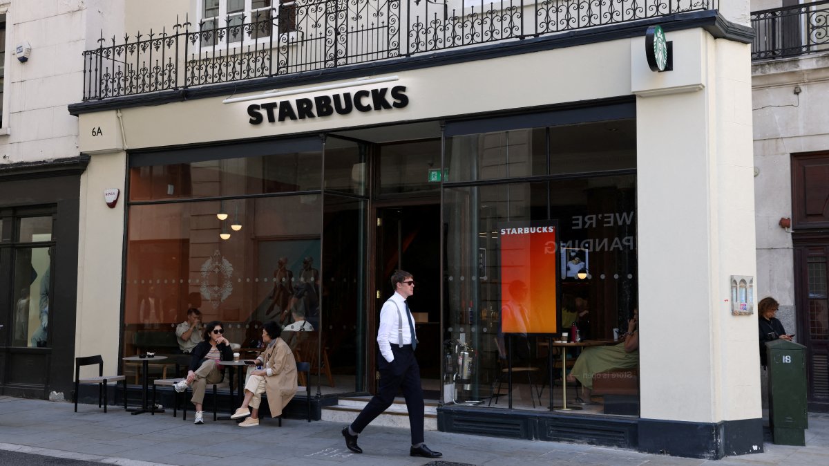 A man walks past a Starbucks cafe in London, Britain, Aug. 13, 2024. (Reuters Photo)