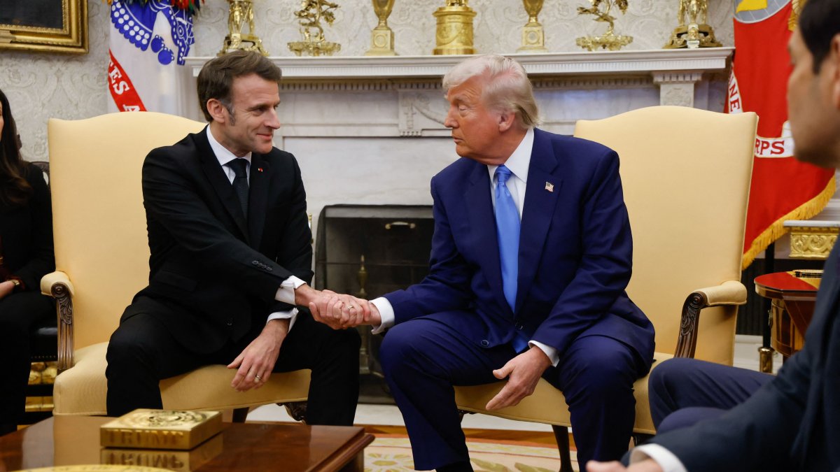 U.S. President Donald Trump meets with French President Emmanuel Macron in the Oval Office of the White House in Washington, D.C., Feb. 24, 2025. (AFP Photo)