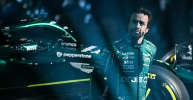 Aston Martin&#039;s driver Fernando Alonso stands by the new Formula One car of Aston Martin Formula One Team during the Formula One - 2025 season launch "F1 75 LIVE” event, London, U.K., Feb. 18, 2025 (AFP Photo)