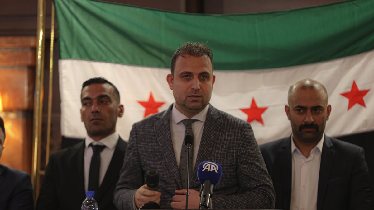 Syrian Turkmen Associations Federation head Tarık Sulo Cevizci (C) speaks at a news conference, Damascus, Syria, Feb. 24, 2025. (AA Photo)