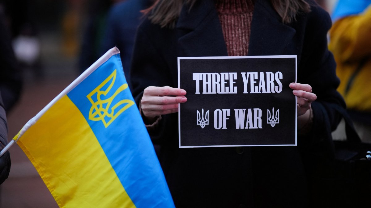 People attend a demonstration to mark three years since the Russian invasion of Ukraine, in Times Square in New York City, U.S., Feb. 24, 2025. (Reuters Photo)
