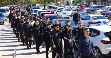 Police escort 77 of the 353 suspects detained over FETÖ links to the courthouse in southern Antalya province, Türkiye, Feb. 24, 2025. (AA Photo)