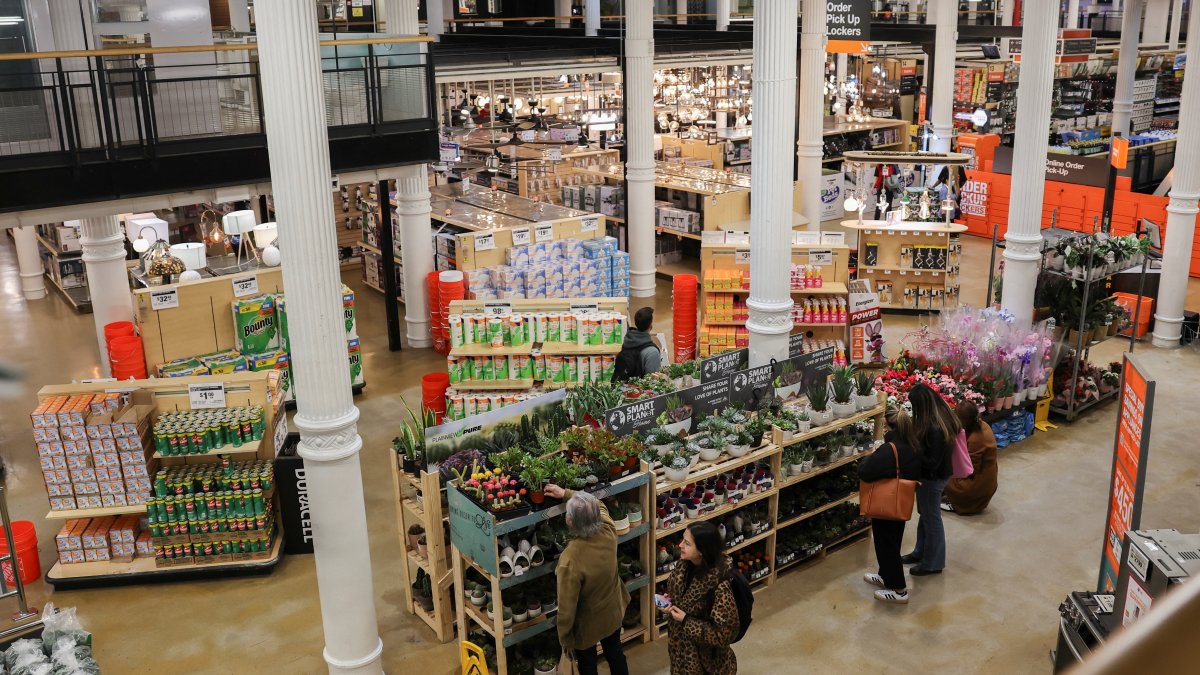 People shop at a Home Depot store, Manhattan in New York City, U.S.,  Feb. 25, 2025. (Reuters Photo)