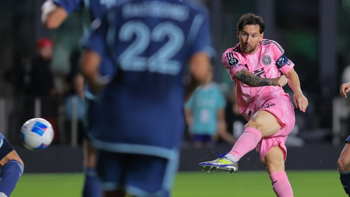 Inter Miami Lionel Messi shoots and scores against Sporting Kansas City during the first half in round one of the 2025 Concacaf Champions Cup at Chase Stadium, Fort Lauderdale, U.S., Feb 25, 2025. (Reuters Photo)