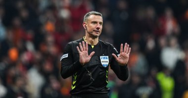 Slovenian referee Slavko Vincic gestures during the Süper Lig match between Galatasaray and Fenerbahçe, Istanbul, Türkiye, Feb. 24, 2025. (AA Photo)