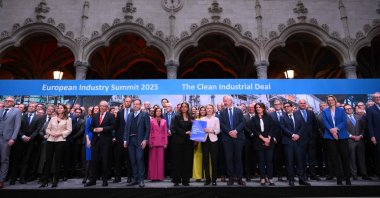 European Commission President Ursula von der Leyen (C) and Ilham Kadri (C-L), president of the European Chemical Industry Council (Cefic) and CEO of Syensqo, pose for a group picture and hold a folder reading “Clean Industrial Deal” during the European Industry Summit 2025, in Antwerp, Belgium, Feb. 26, 2025. (AFP Photo)