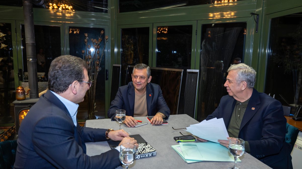 Istanbul Mayor Ekrem Imamoğlu (L) and Ankara Mayor Mansur Yavaş (R) hold talks with Republican People’s Party (CHP) Chair Özgür Özel in the capital, Ankara, Türkiye, Feb. 9, 2025. (AA Photo)