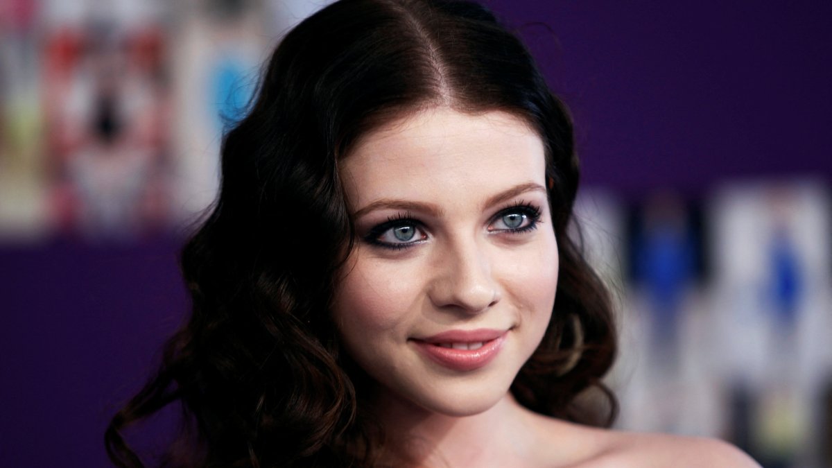 Actor Michelle Trachtenberg arrives to attend the Council of Fashion Designers of America (CFDA) fashion awards, New York, U.S., June 7, 2010. (Reuters Photo)