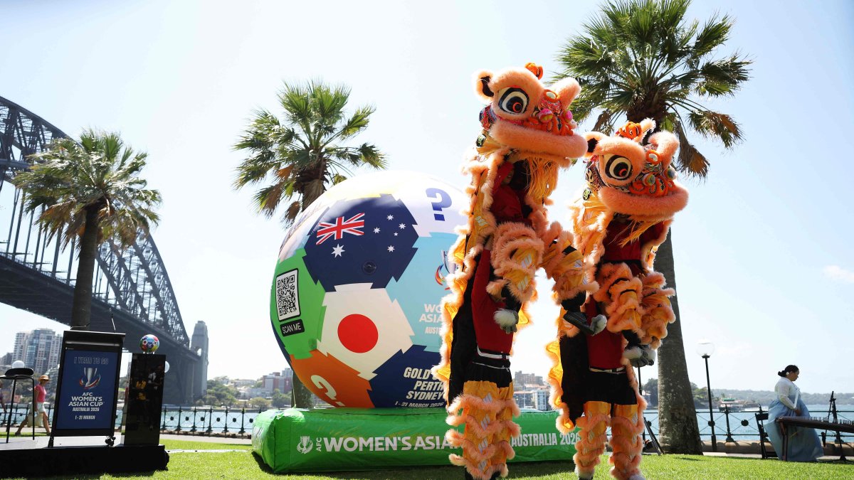 A pair of Chinese dragons entertain during an AFC Women&#039;s Asian Cup Australia 2026 One Year To Go Announcement at Hickson Road Reserve, Sydney, Australia, Feb. 27, 2025. (AFP Photo)
