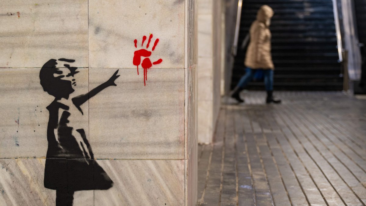 A picture shows an alternative version of Banksy&#039;s famous girl reaching for a heart-shaped, red balloon mural to include a bloody handprint – the symbol of the anti-corruption movement, Belgrade, Serbia, Jan. 24, 2025. (AFP Photo)