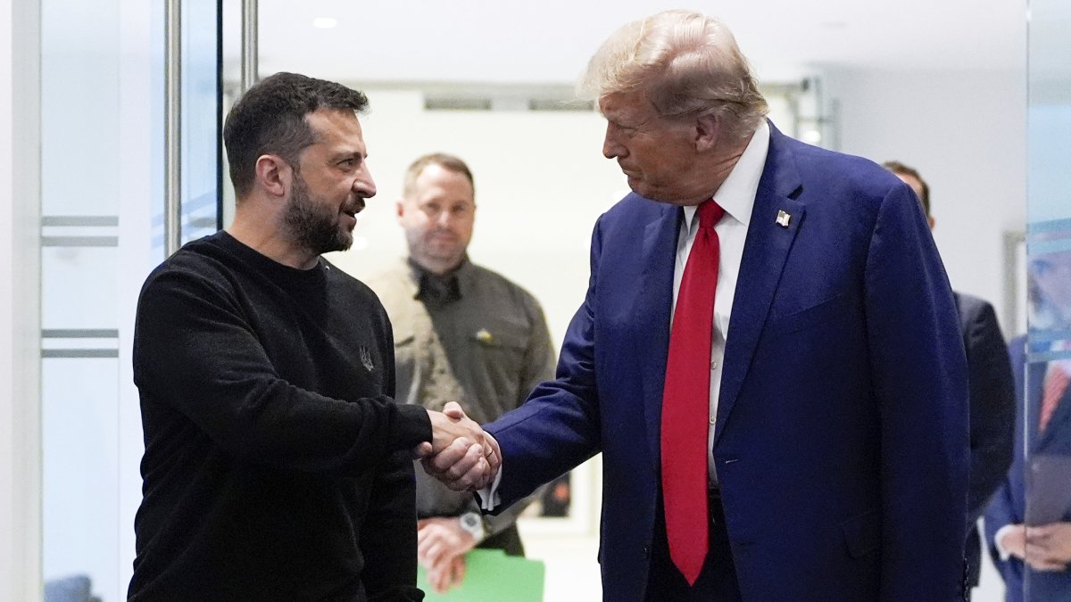 U.S. President Donald Trump (R) and Ukraine&#039;s President Volodymyr Zelenskyy shake hands during their meeting at Trump Tower, New York, U.S., Sept. 27, 2024. (AP Photo)