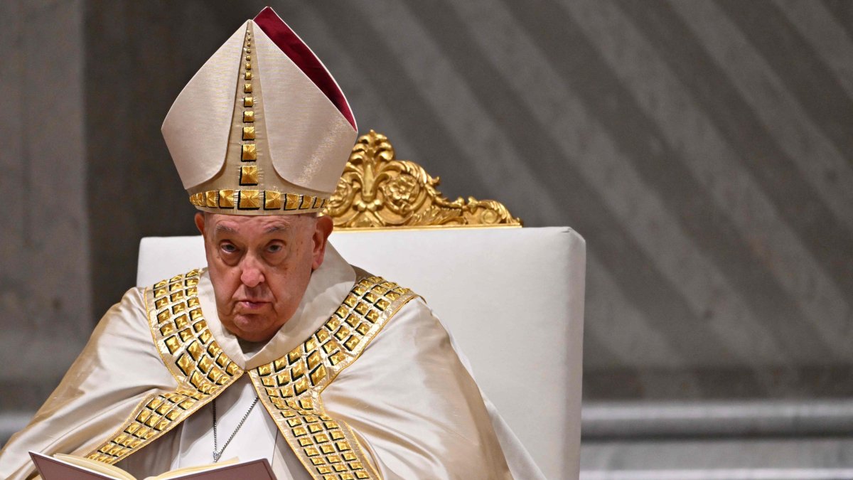 Pope Francis leads a mass during the first Vespers and the Te Deum prayer as part of the New Year&#039;s celebrations in Saint Peter&#039;s Basilica, at the Vatican, Dec. 31, 2024. (AFP File Photo)