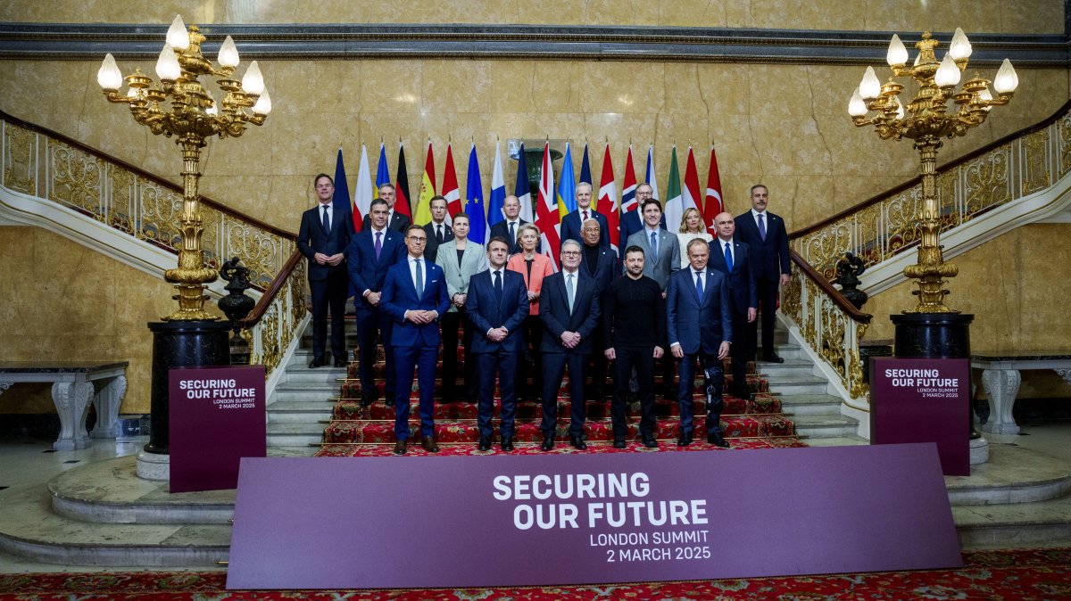 European leaders and Ukrainian President Volodymyr Zelenskyy pose for a photo in London, U.K., March 2, 2025. (EPA Photo)