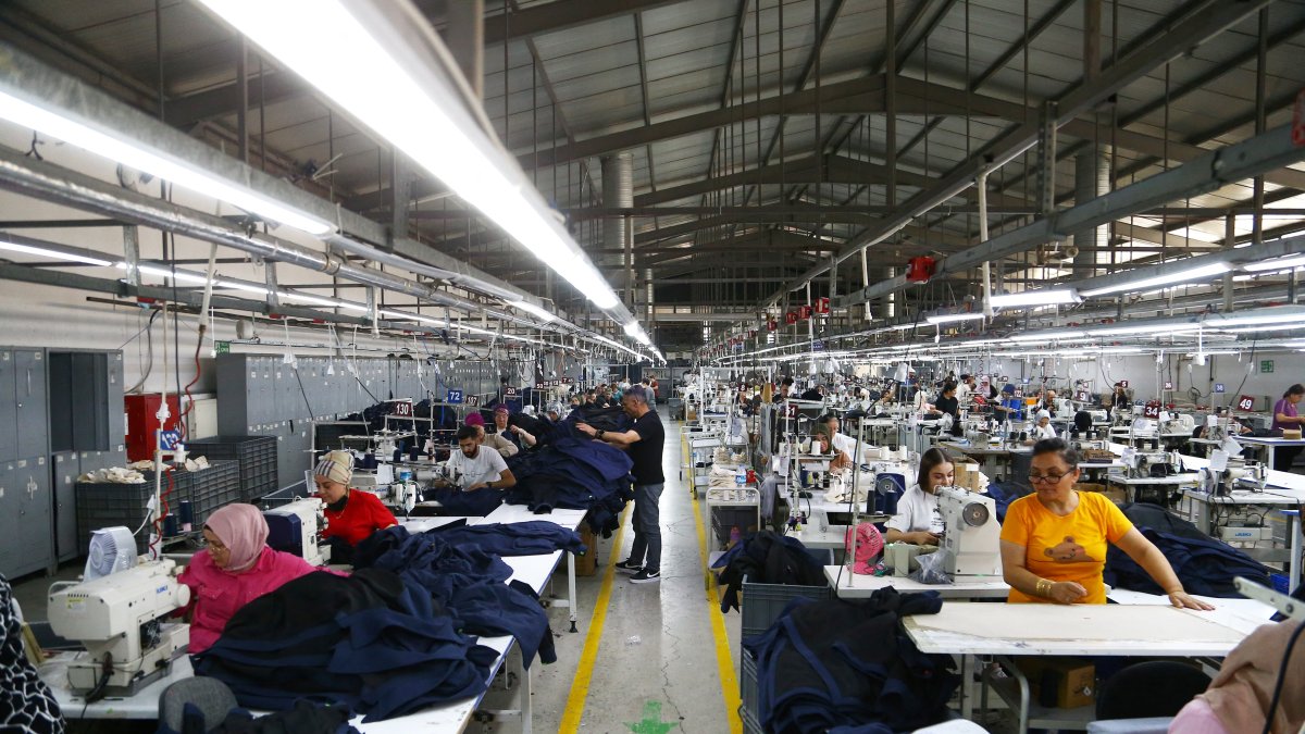 Employees work at a garment factory at the organized industrial zone in Çorum, central Türkiye, Aug. 23, 2024. (Reuters Photo)