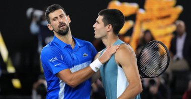 Serbia&#039;s Novak Djokovic (L) is congratulated by Spain&#039;s Carlos Alcaraz following their quarterfinal match at the Australian Open tennis championship, Melbourne, Australia, Jan. 22, 2025. (AP Photo)