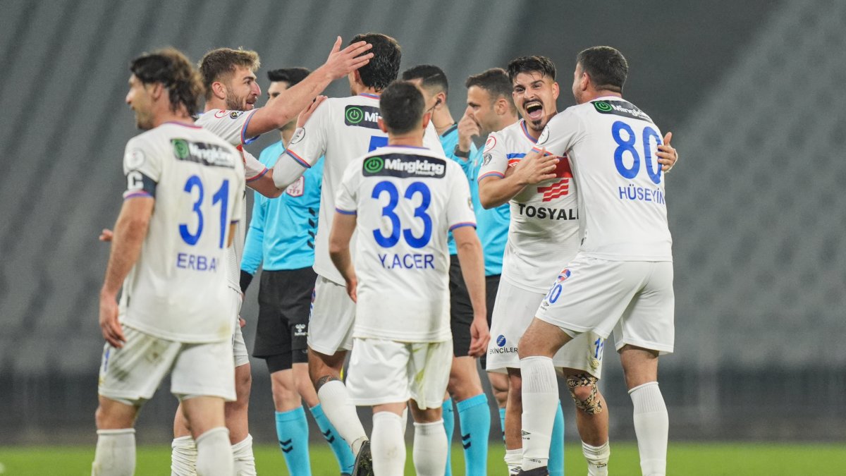 Iskenderunspor players celebrate after a goal during a Turkish Cup match against Fatih Karagümrük at the Atatürk Olympic Stadium, Istanbul, Türkiye, Feb. 26, 2025. (AA Photo)