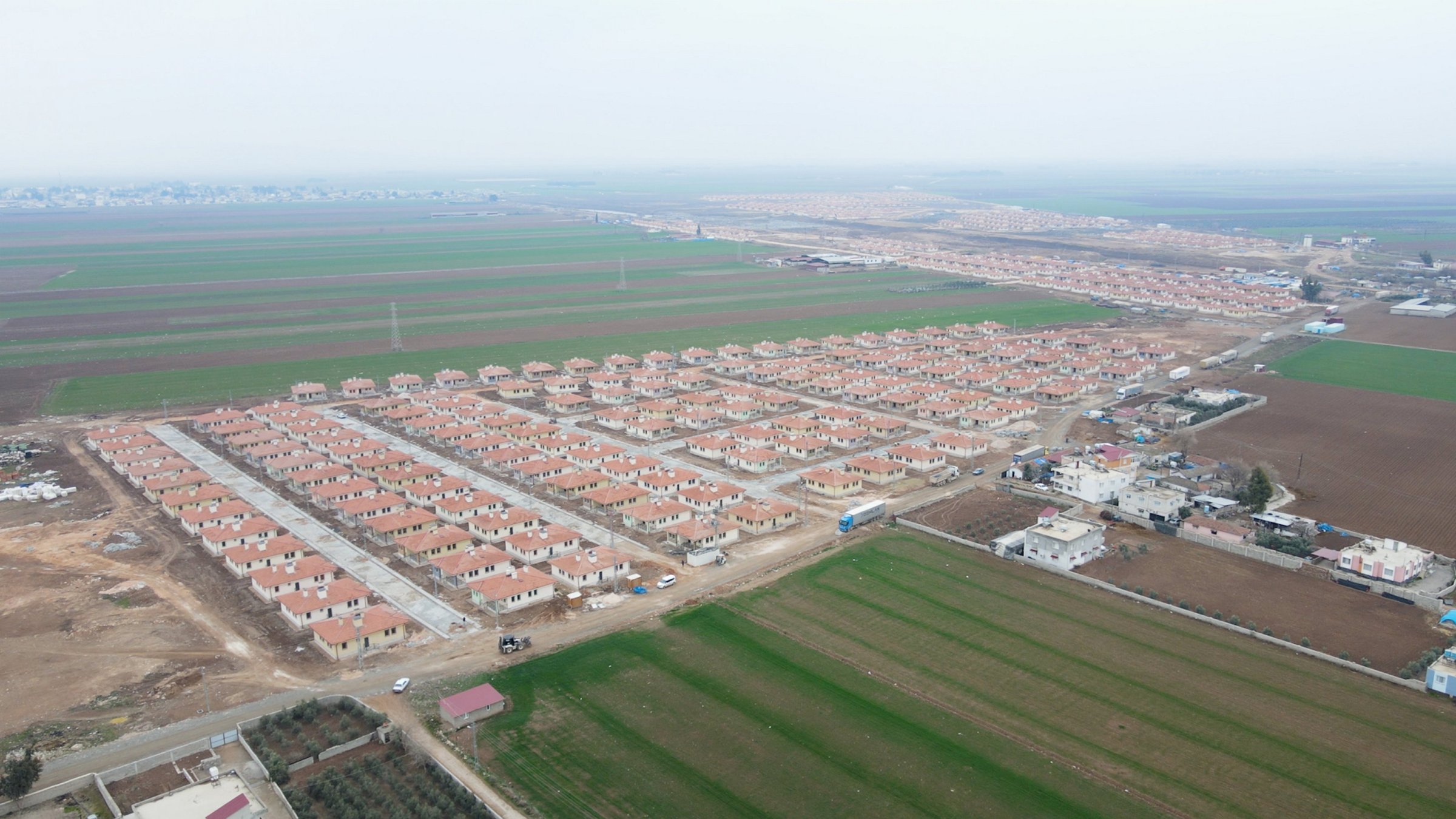 An aerial view of Türkiye&#039;s first rural satellite city in the Kumlu district of Hatay, southeastern Türkiye, March 4, 2025. (IHA Photo)