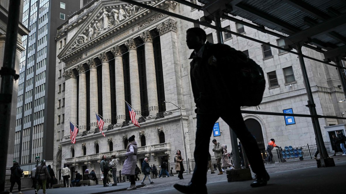 A person walks past the New York Stock Exchange (NYSE) at Wall Street, New York, U.S., Feb. 3, 2025. (AFP Photo)