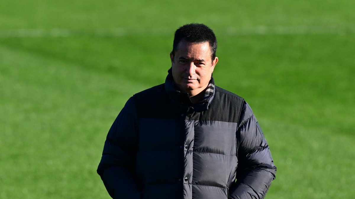 Fenerbahçe Vice President Acun Illıcalı observes the team&#039;s training session ahead of the Europa League match against Rangers, Istanbul, Türkiye, March 5, 2025. (AA Photo)