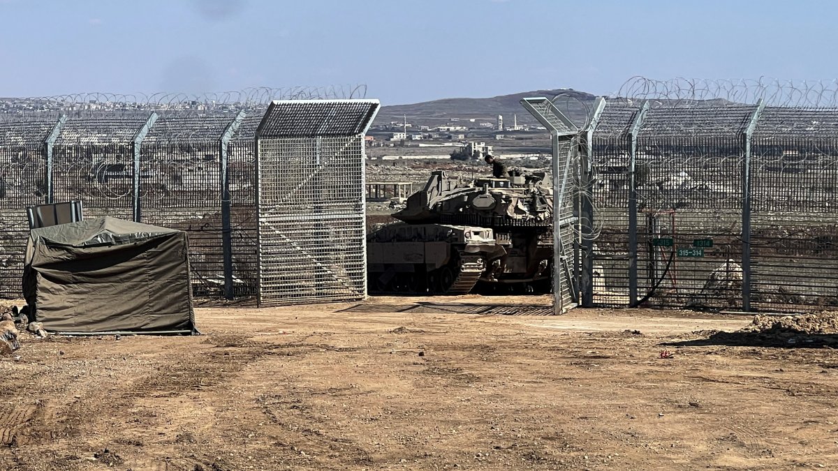 An Israeli tank ıs positioned by the fence of the cease-fire line by Syria and the Israeli-occupied Golan Heights, near Quneitra crossing, Golan Heights, Syria, March 2, 2025. (Reuters Photo)
