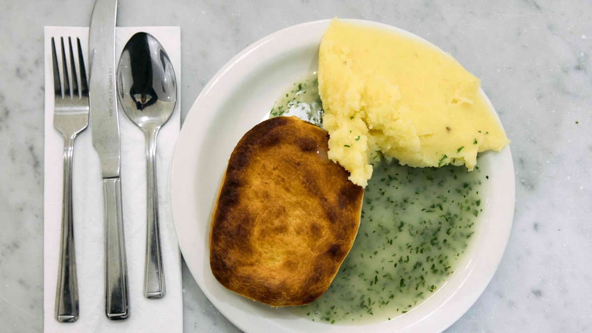 A picture shows a typical portion of pie and mash at G Kelly, east London, U.K., Feb. 19, 2025. (AFP Photo)