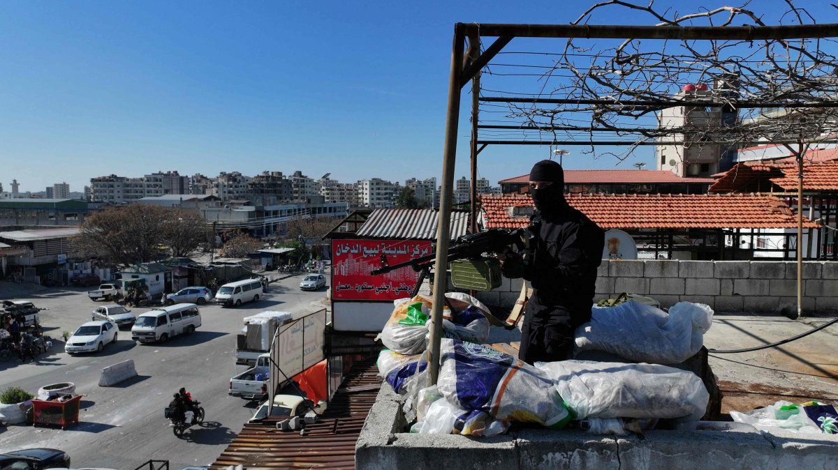 A member of the security forces with Syria&#039;s new government mans a checkpoint at the entrance of the town of Jableh on Jan.28, 2025. (AFP File Photo)