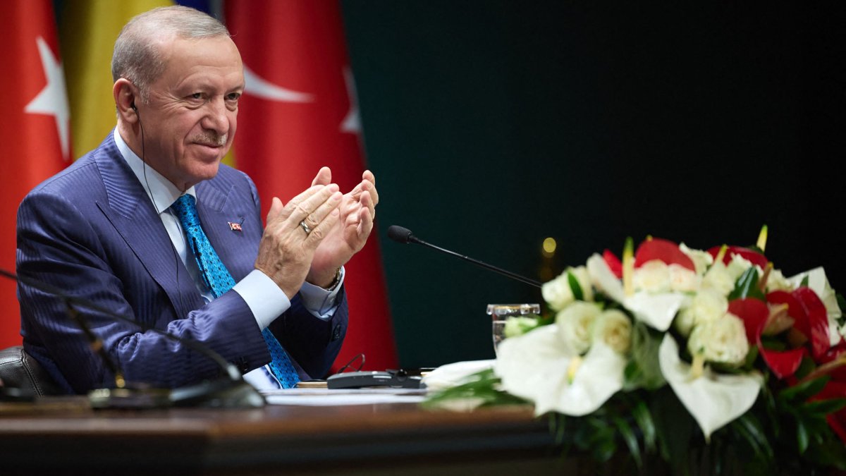 President Recep Tayyip Erdoğan applauds during a joint news conference with Ukrainian President Volodymyr Zelenskyy, Ankara, Türkiye, Feb. 18, 2025. (AFP Photo)