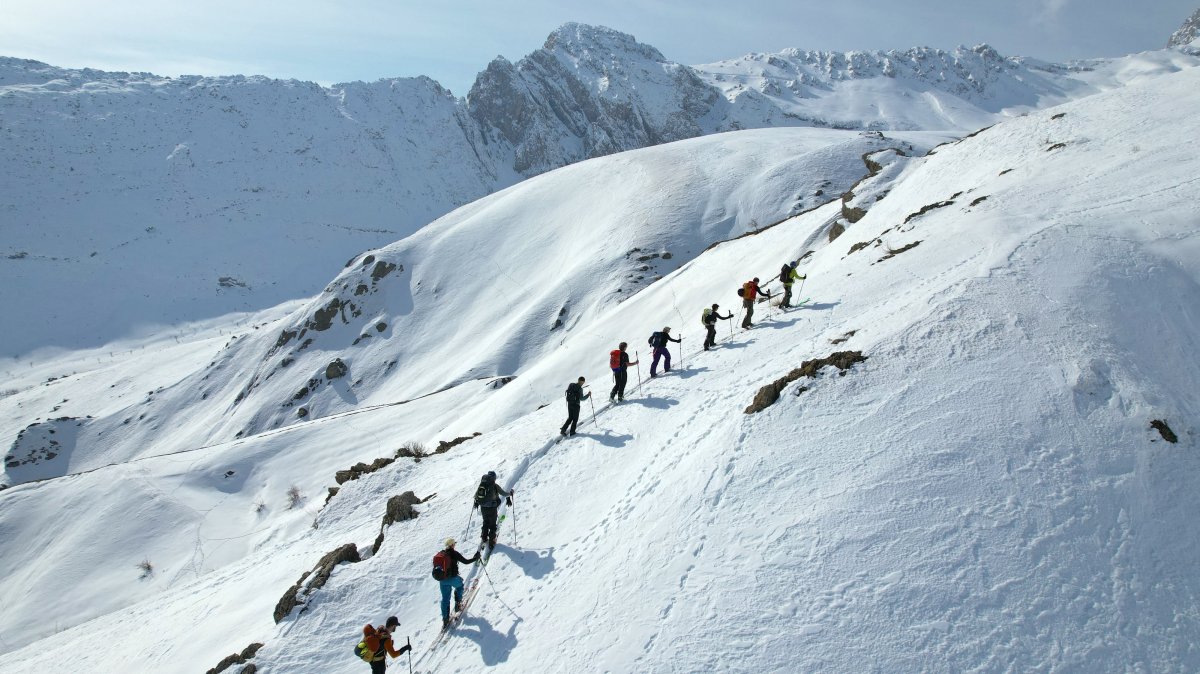 Türkiye’s Hakkari draws international skiers to its mountain slopes