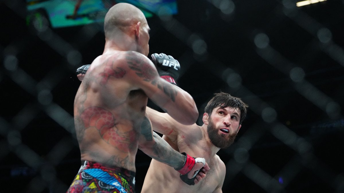 Alex Pereira (L) fights Magomed Ankalaev during UFC 313 at Las Vegas, Nevada, U.S., Mar 8, 2025. (Reuters Photo) 
