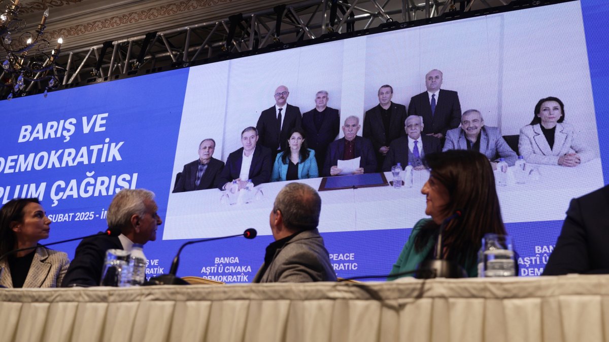 The Peoples&#039; Equality and Democracy Party (DEM) delegation shows a photo of themselves with Abdullah Öcalan (screen C) during a news conference, Istanbul, Türkiye, Feb. 27, 2025. (EPA Photo)