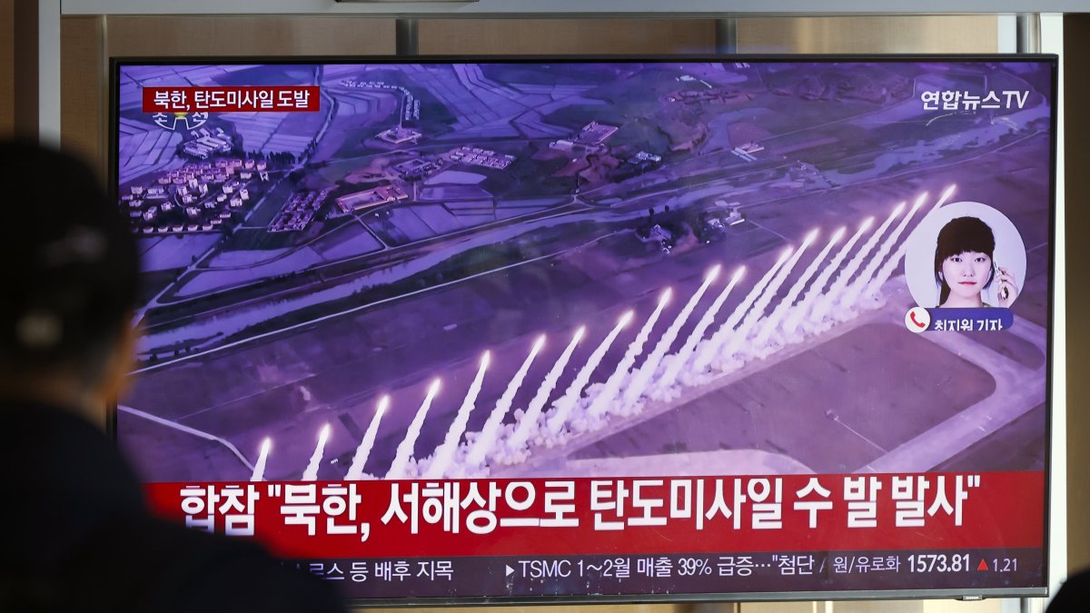 A man watches a television news segment on a recent North Korean missile launch, at a station, Seoul, South Korea, March 10, 2025. (EPA Photo)