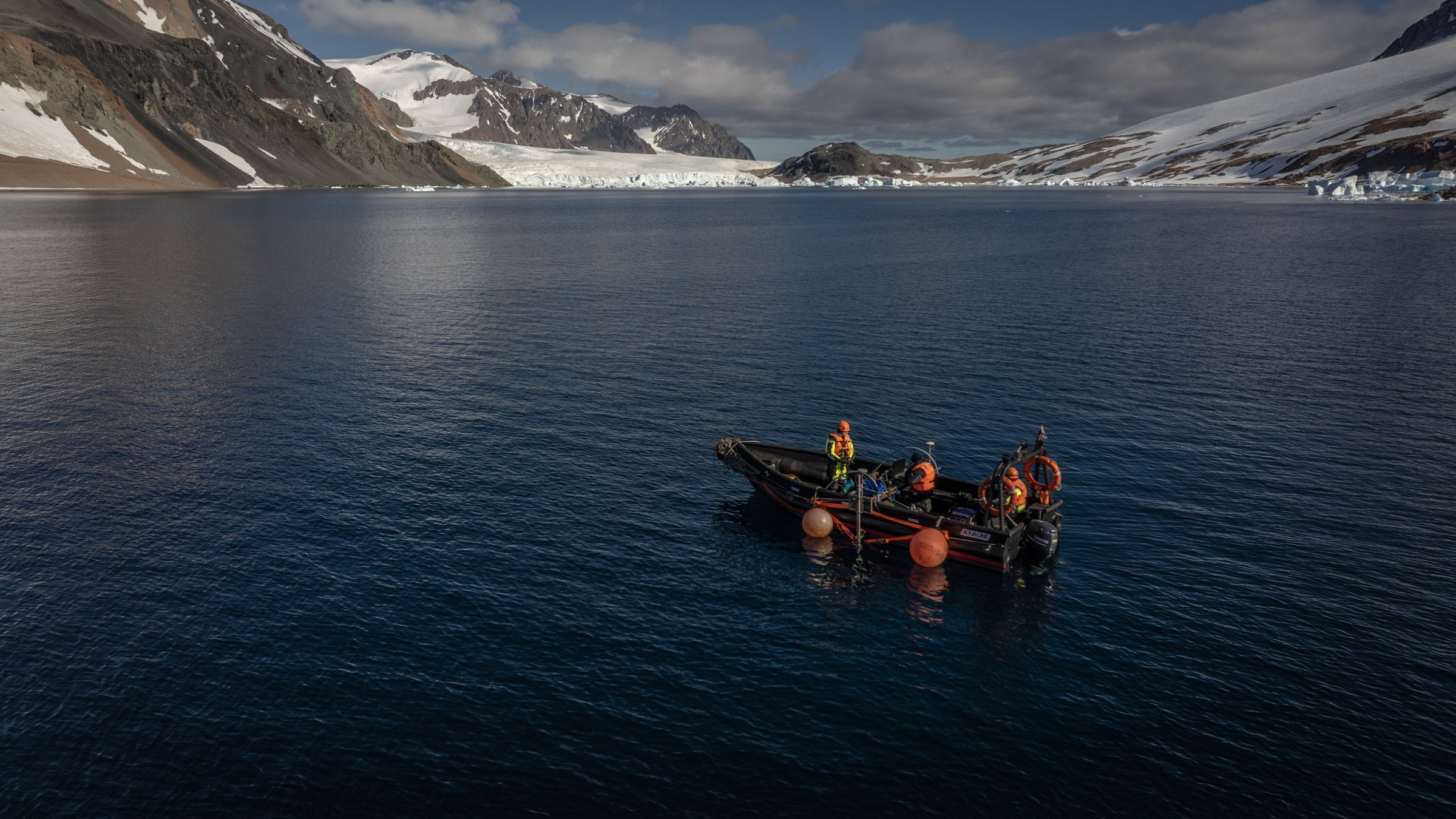 Teams from Türkiye&#039;s General Directorate of Mapping and the Turkish Naval Forces Command conducting research, Antarctica, Feb. 28, 2025. (AA Photo)