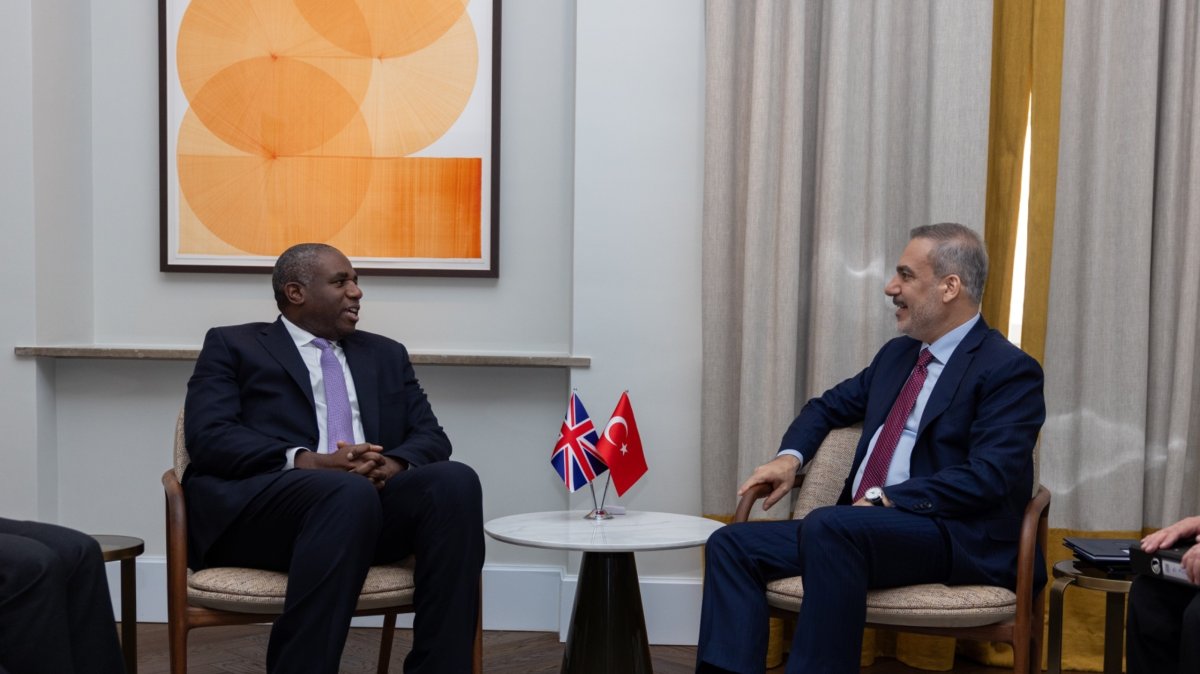 Foreign Minister Hakan Fidan (R) and U.K. Foreign Secretary David Lammy speak during a meeting, Munich, Germany, Feb. 14, 2025. (IHA Photo)
