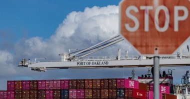 A cargo ship full of shipping containers is seen at the port of Oakland as trade tensions escalate over U.S. tariffs, Oakland, California, U.S., March 6, 2025. (Reuters Photo)