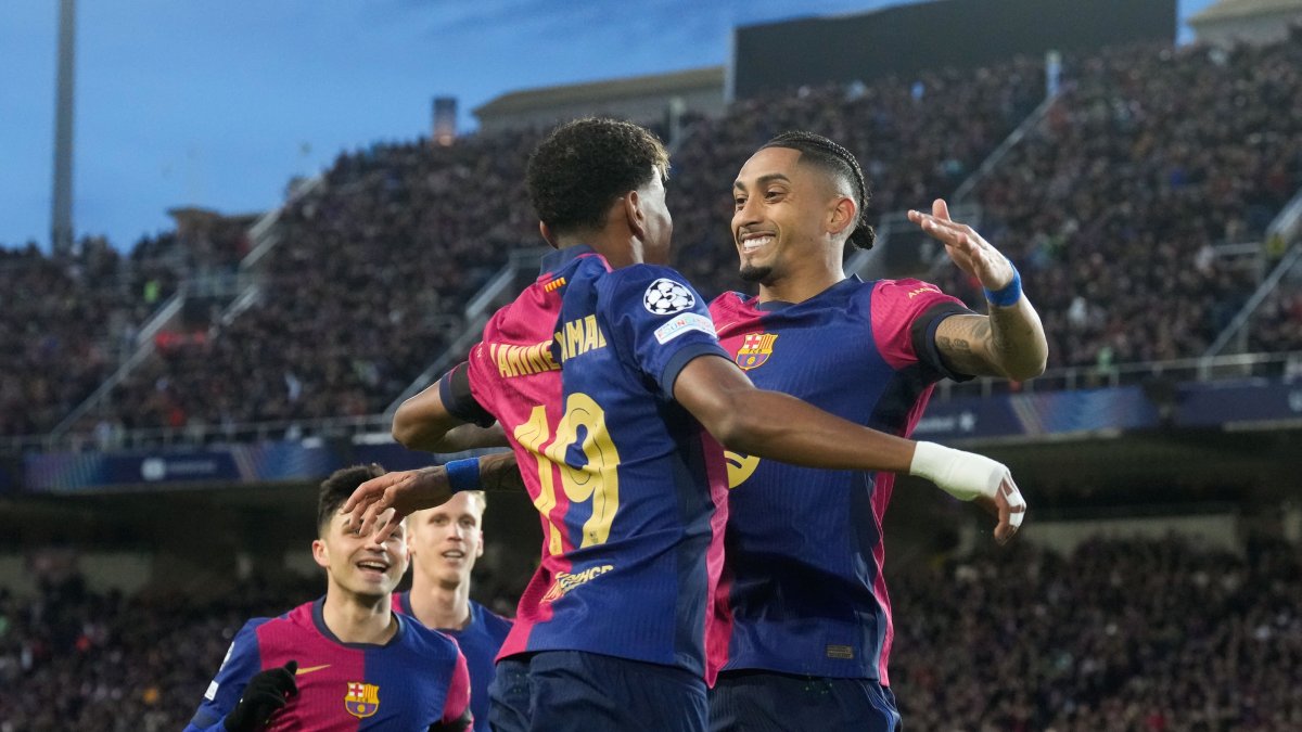 Barcelona&#039;s Raphinha (R) celebrates his 1-0 goal with Lamine Yamal (C) during the UEFA Champions League round of 16 second leg match against Benfica, at the Estadi Olimpic Lluis Companys, Barcelona, Spain, March 11, 2025. (EPA Photo)