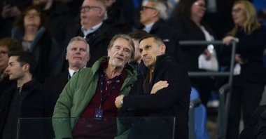 Manchester United owner Sir Jim Ratcliffe (L) talks with Manchester City chairman Khaldoon Al Mubarak ahead of the English Premier League match between Manchester City and Manchester United at the Etihad Stadium, Manchester, U.K., Dec. 15, 2024. (AP Photo)