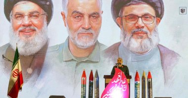 Iran&#039;s Revolutionary Guard Corps Commander-in-Chief Major General Hossein Salami speaks during a memorial service beneath portraits of slain Hezbollah leader Hassan Nasrallah (L), Iranian Gen. Qassem Soleimani (C) and Nasrallah&#039;s successor Hashem Safieddine at Tehran&#039;s Grand Mosque, Tehran, Iran, Feb. 23, 2025. (AFP Photo)