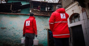 Turkish Red Crescent (Kızılay) volunteers provided humanitarian aid to a local resident during Ramadan, Damascus, Syria, March 11, 2025. (AA Photo)